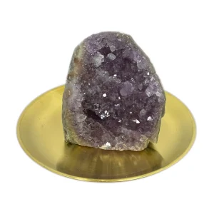 Amethyst-Cluster in sattem Violett; tiefe Kristalle, deutliche Struktur, Produktfoto.