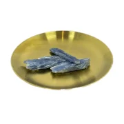 Verschiedene Rohkristalle aus blauem Kyanit, naturbelassen