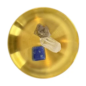 Kristall-Set Intuition und Klarheit mit Fluorit, Lapislazuli und Bergkristall als Arrangement von oben fürs Stirnchakra und Meditation