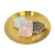 Kristalle Fluorit, Rosenquarz und Aquamarin als Meditation-Arrangement