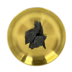 Schwarzer Kyanit Rohkristall „Hexenbesen“ aus Brasilien, Vorderansicht