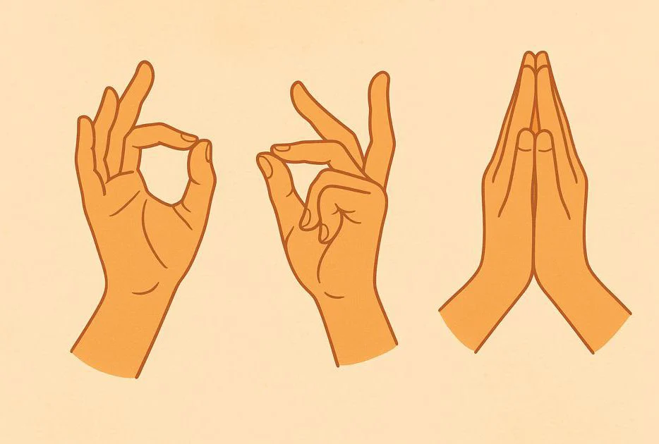 Nahaufnahme einer Hand, die das Gyan-Mudra (Daumen und Zeigefinger verbunden) hält.