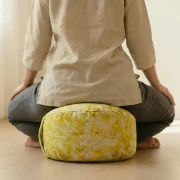 Manipura Strength Sitzkissen Gelb – kraftvoll und bequem