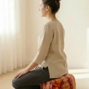 Muladhara Meditationskissen in Rot – für Erdung und stabilen Sitz