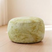 Gelbes Bio Meditationskissen in seitlicher Ansicht, ideal für Yoga und Meditation.