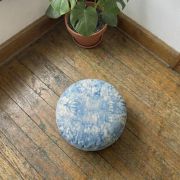 Vergleich der drei Kissenformen: Zafu, Rundkissen und Kordelzug – alle Varianten handgefertigt, ideal für Sitzmeditation und Achtsamkeitspraxis.