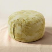 Meditationskissen mit Bio-Dinkelspelz – nachhaltige Füllung für anpassungsfähigen Halt und bewusstes Sitzen bei Yoga & Meditation.