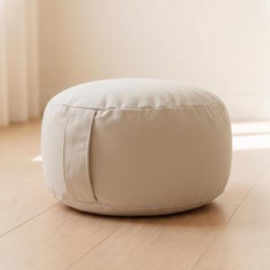 Meditationskissen Shanti Presence in reinem Weiß – pflanzengefärbt, minimalistisch und vegan, perfekt für Meditation, Yoga und stille Achtsamkeit.