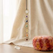 7-Chakra Talisman auf Meditationsplatz für Achtsamkeit.