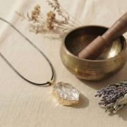 Schmuck aus reinen Naturmaterialien, der Ihre Energie harmonisiert.