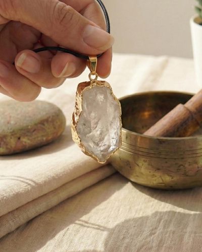 Klarer Quarz Anhänger Rohstein – Klarheit, Fokus & reine Energie – Bergkristall Halskette 40 cm, Naturstein Unikat, spir