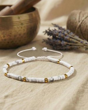 Weißes Türkis Armband Flachperlen, Minimalistischer Yoga Schmuck, Howlith Perlenarmband, Achtsamkeit Geschenk Damen, Boh