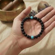 Draufsicht auf das elastische Naturstein-Armband zur Verdeutlichung der Größe (8mm Perlen).