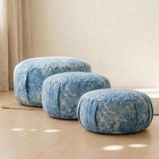 Die drei Designs des hell blauen Meditationskissen im Chakra Design zum Größenvergleich dargestellt