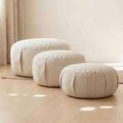 Detailansicht des Shanti Presence Yoga Sitzkissens, zeigt die hochwertige Verarbeitung und das minimalistische Design.