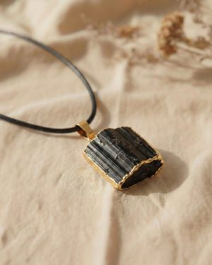 Schwarzer Turmalin Anhänger Gold, Schutzstein Kette, Rohstein Schmuck, Spirituelles Geschenk für Frauen Yoga