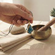 Blauer Apatit Anhänger Rohstein