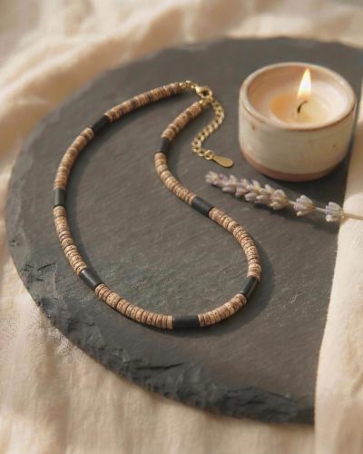 Kokosholz Kette mit schwarzen Holzperlen, verstellbar, Natur Schmuck für Herren + Damen, Achtsamkeit Geschenk für Yoga, Meditation & Balance