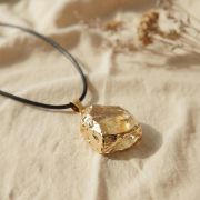 Citrin Anhänger Rohstein – Fülle, Lebensfreude & Solarplexus-Energie – goldgelber Stein, verstellbare Kette als spirituelles Geschenk